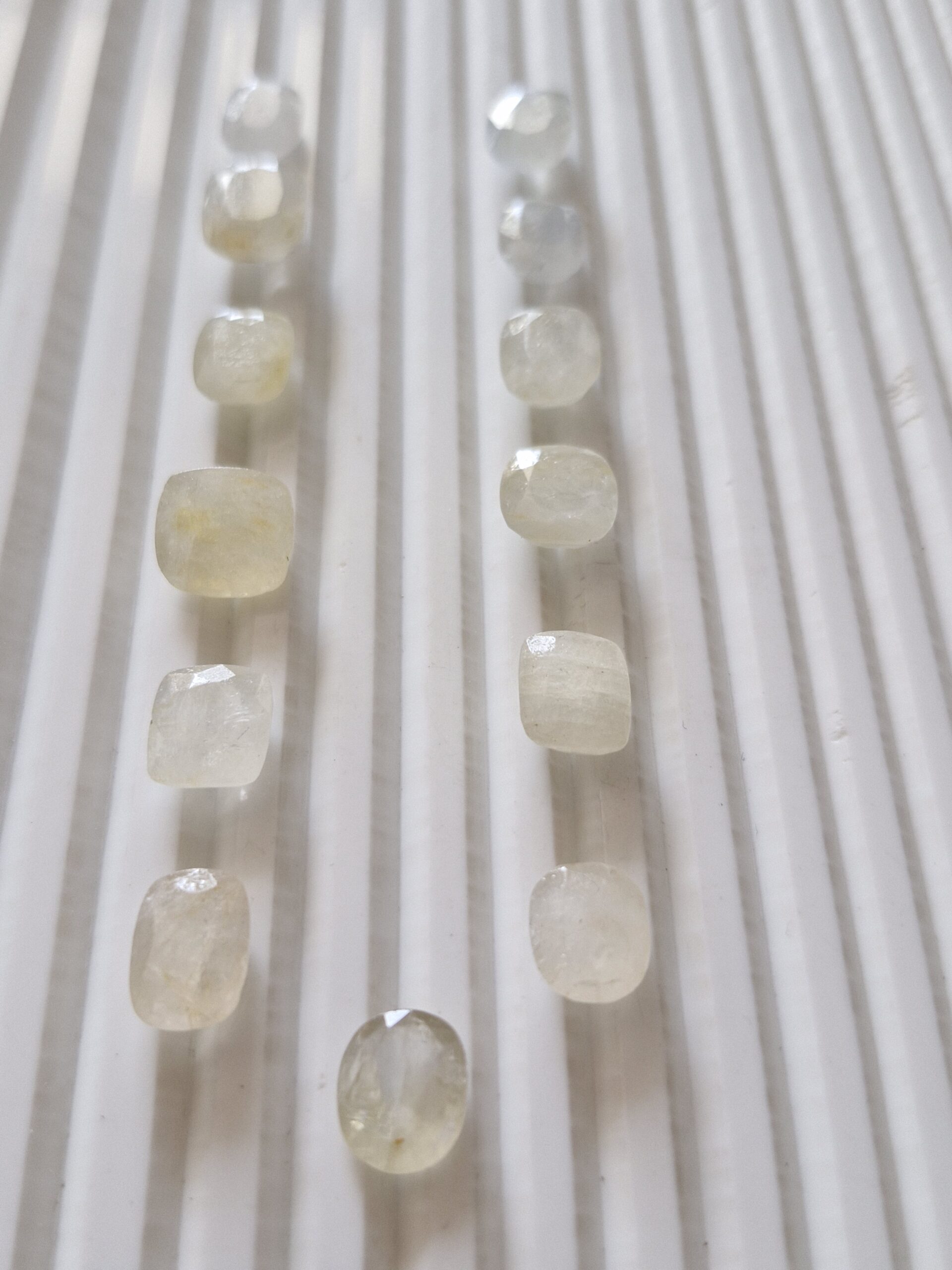 White Sapphire ie सफ़ेद पुखराज - Premium - Image 2